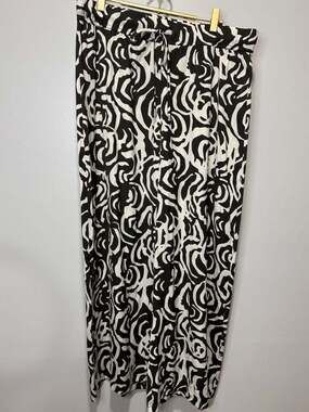 Adrianna Papell Black and White Rose Geo Print Wide Leg Pants